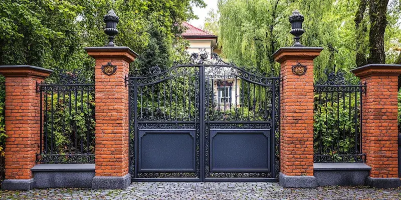Warum gibt es in englischen Stadien keine Zäune?