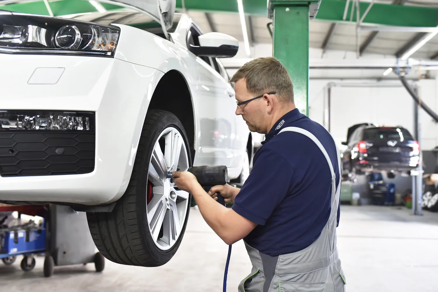 Wymiana opon - ile kosztuje, ile trwa oraz kiedy się na nią zdecydować?