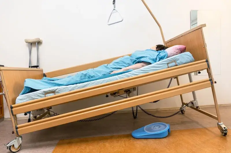 Łóżka rehabilitacyjne drewniane